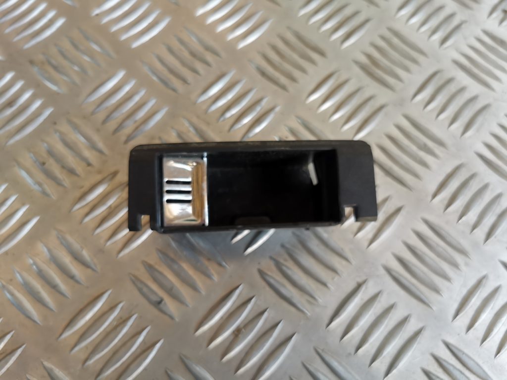 Pelnu trauks priekš AUDI A6 1998 2 Pelnu trauks priekš AUDI A6 1998