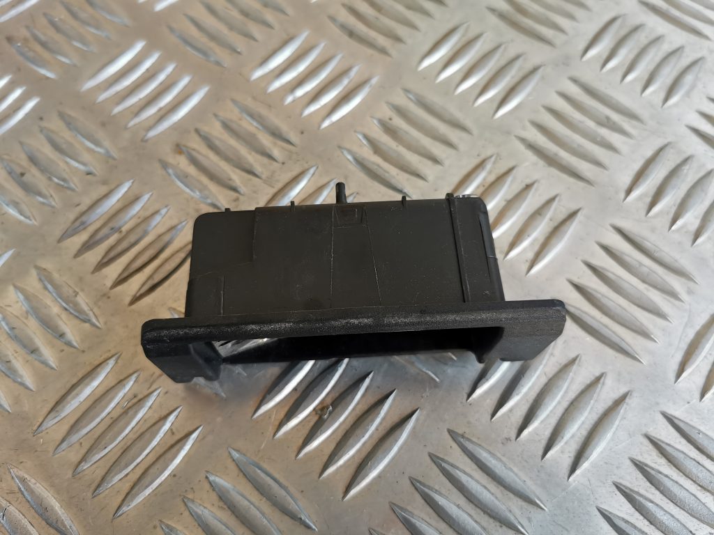 Pelnu trauks priekš AUDI A6 1998 1 Pelnu trauks priekš AUDI A6 1998