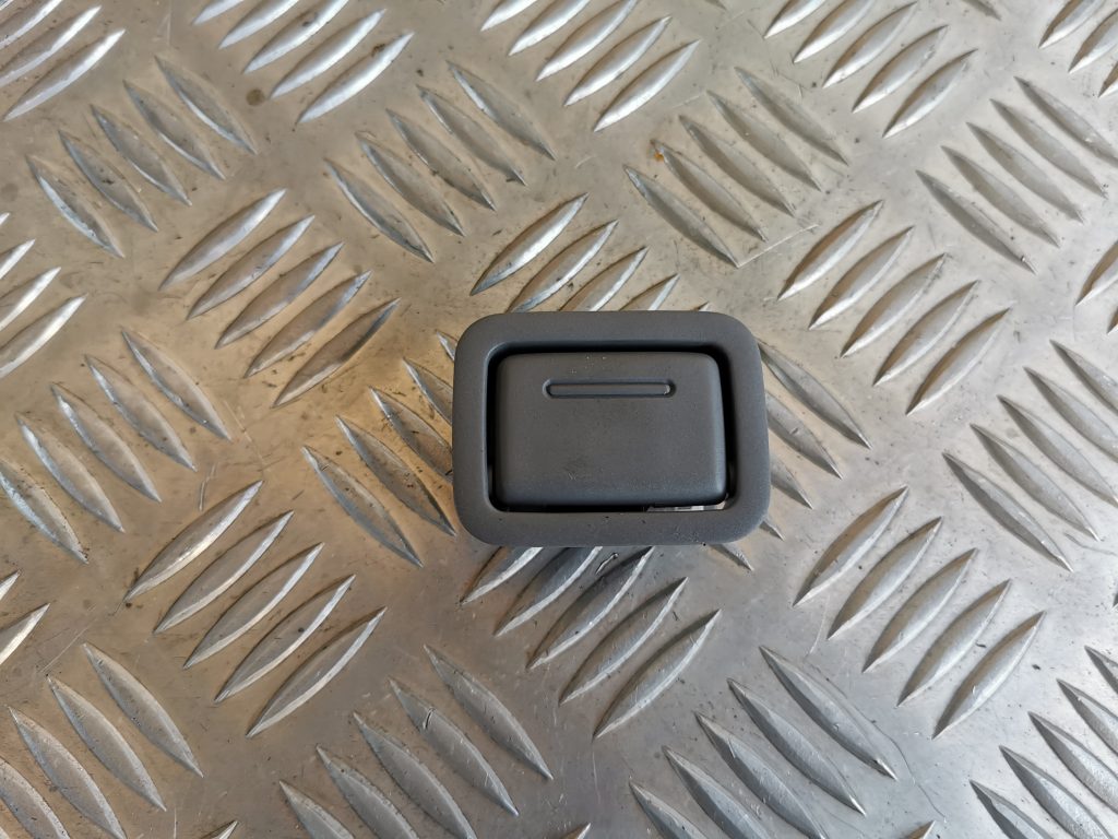 Salona āķis griestos priekš AUDI A6 1998 1 Salona āķis griestos priekš AUDI A6 1998