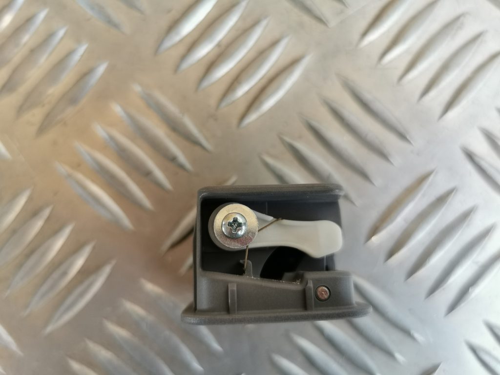 Salona āķis griestos priekš AUDI A6 1998 3 Salona āķis griestos priekš AUDI A6 1998