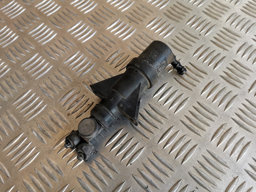 Lukturu mazgātāja sprausla priekš AUDI A6 1998 1 Lukturu mazgātāja sprausla priekš AUDI A6 1998