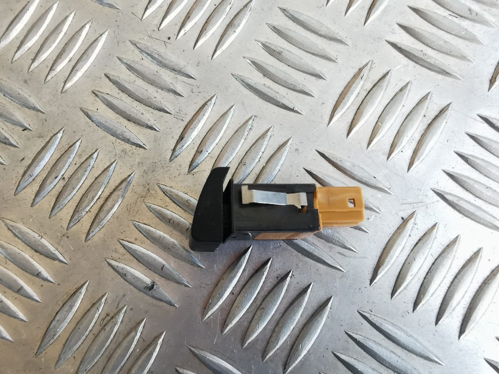 Saules aizsarga ieslēgšanas poga priekš AUDI A6 1998 2 Saules aizsarga ieslēgšanas poga priekš AUDI A6 1998