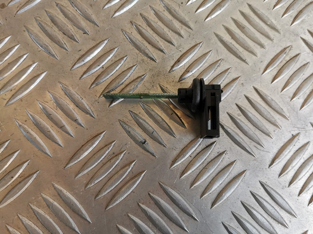 Temperatūras devejs priekš AUDI A6 1998 1 Temperatūras devejs priekš AUDI A6 1998