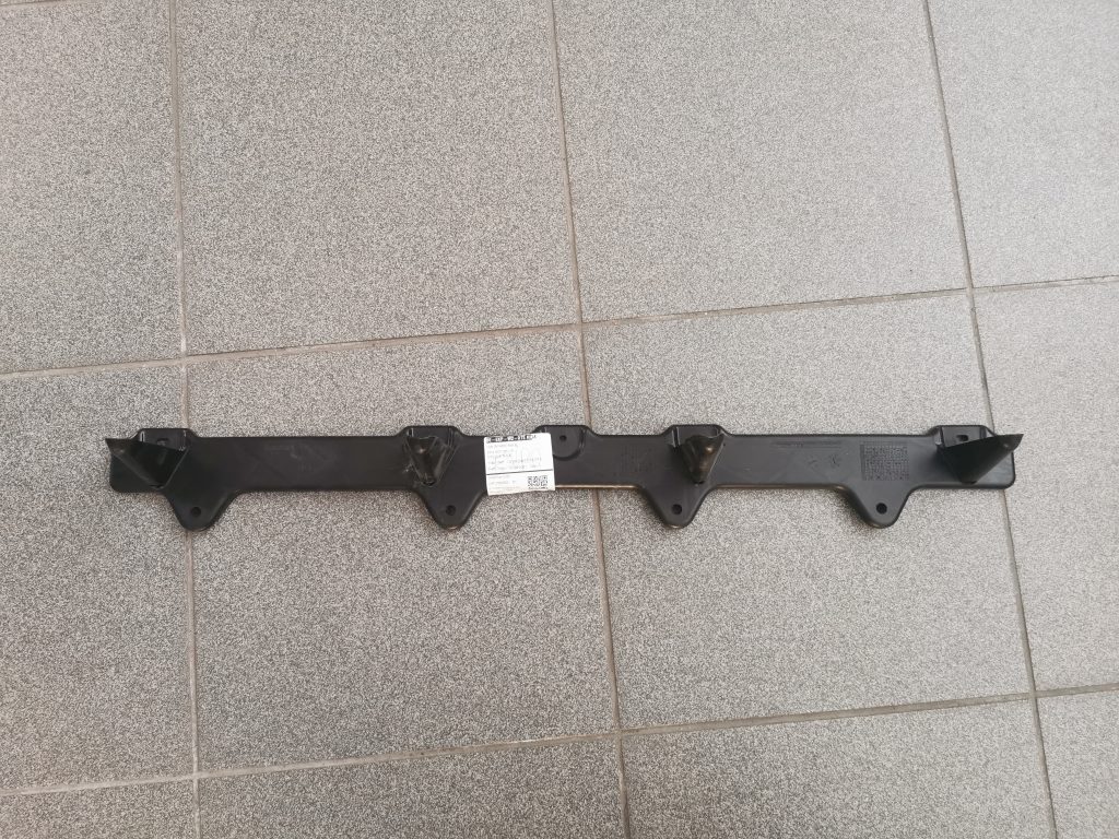 Aizmugurējā spārna un bufera stiprinājums priekš Audi A3 2003-2012 8P4807861B