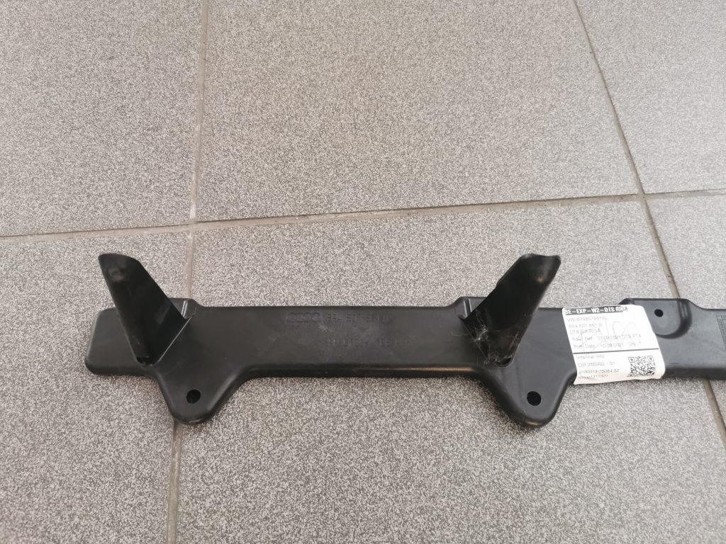 Aizmugurējā spārna un bufera stiprinājums priekš Audi A3 2003-2012 8P4807861B