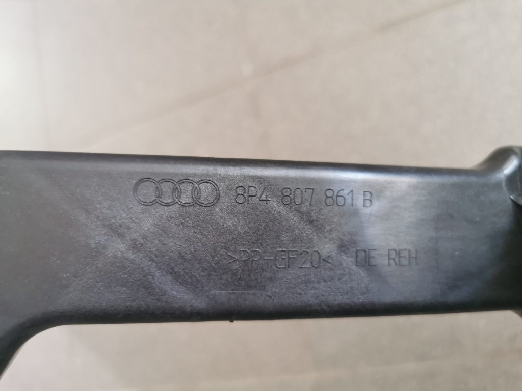 Aizmugurējā spārna un bufera stiprinājums priekš Audi A3 2003-2012 8P4807861B
