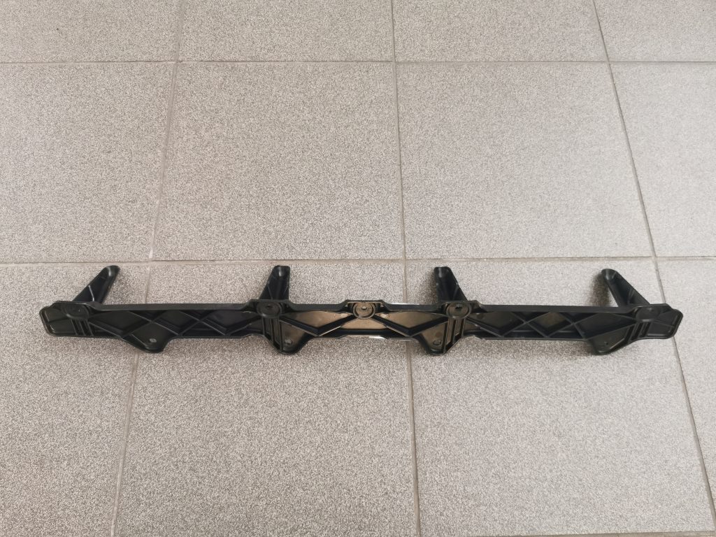 Aizmugurējā spārna un bufera stiprinājums priekš Audi A3 2003-2012 8P4807861B