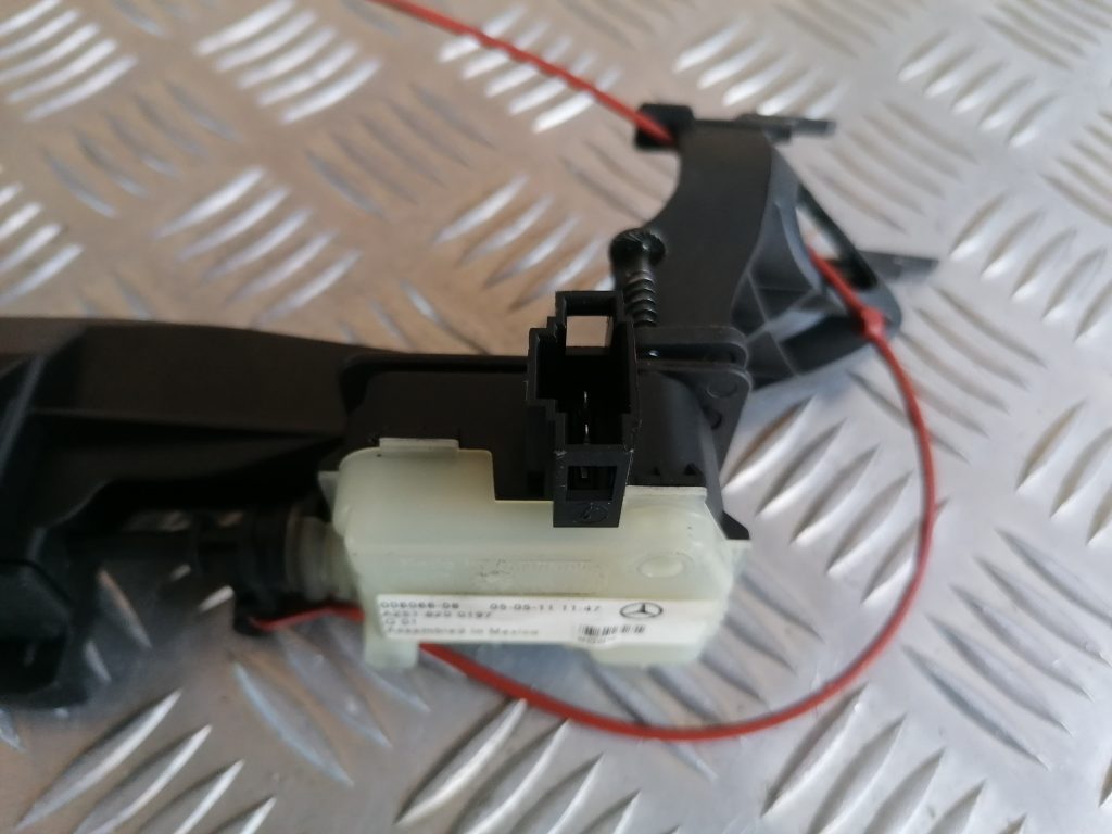 Degvielas tvertnes vāka slēdzene priekš MERCEDES BENZ ML320 2005 BLACK