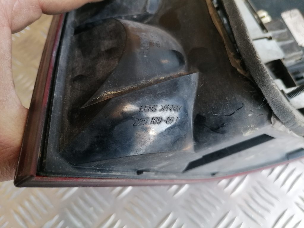 Aizmugurējais kreisais lukturis priekš MERCEDES BENZ ML320 2005 BLACK 7 Aizmugurējais kreisais lukturis priekš MERCEDES BENZ ML320 2005 BLACK