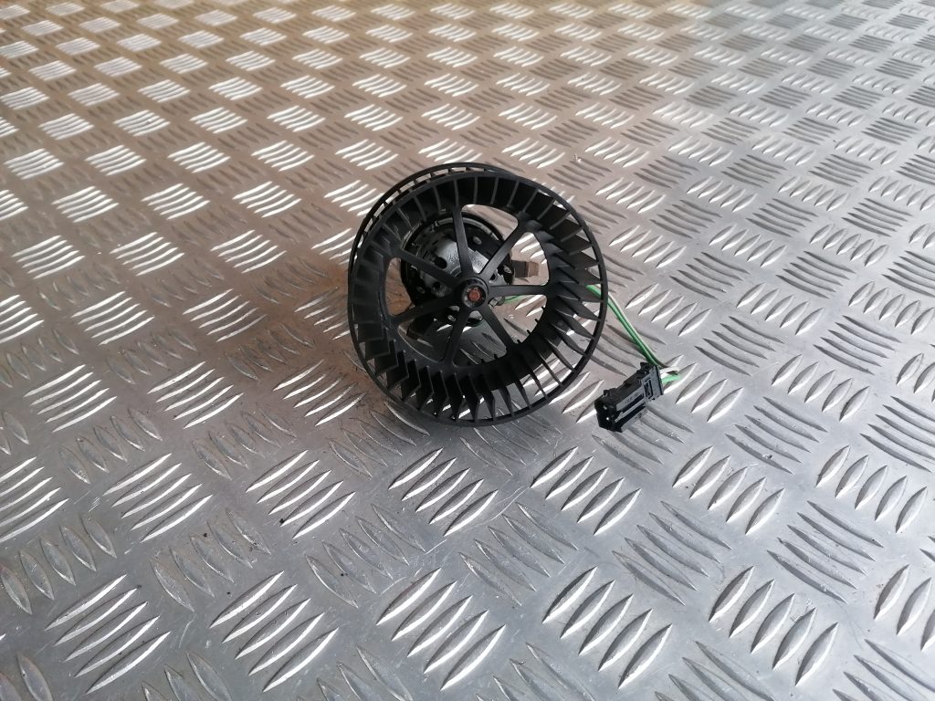 Salona ventilators priekš MERCEDES BENZ ML320 2005 BLACK 3 Salona ventilators priekš MERCEDES BENZ ML320 2005 BLACK