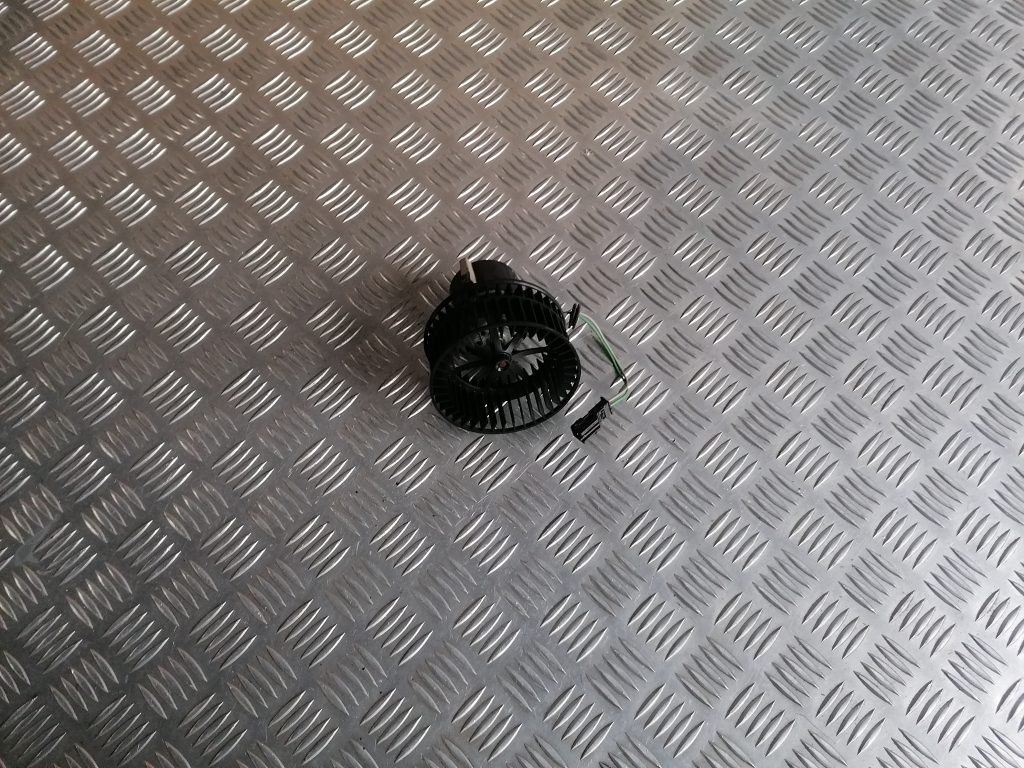 Salona ventilators priekš MERCEDES BENZ ML320 2005 BLACK 1 Salona ventilators priekš MERCEDES BENZ ML320 2005 BLACK