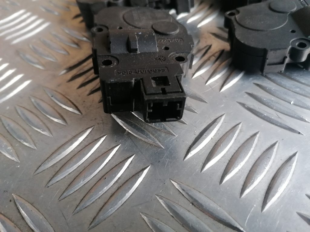 Apsildes sistēmas aktuators priekš MERCEDES BENZ ML320 2005 BLACK