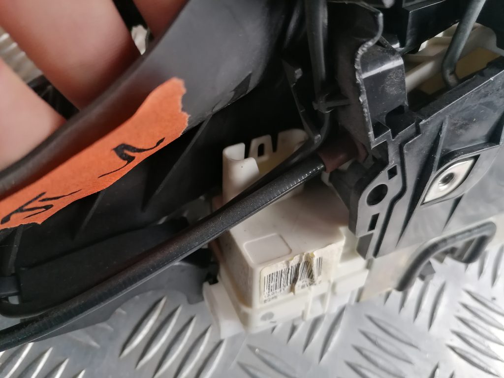 Priekšējo kreiso durvju slēdzene priekš MERCEDES BENZ ML320 2005 BLACK