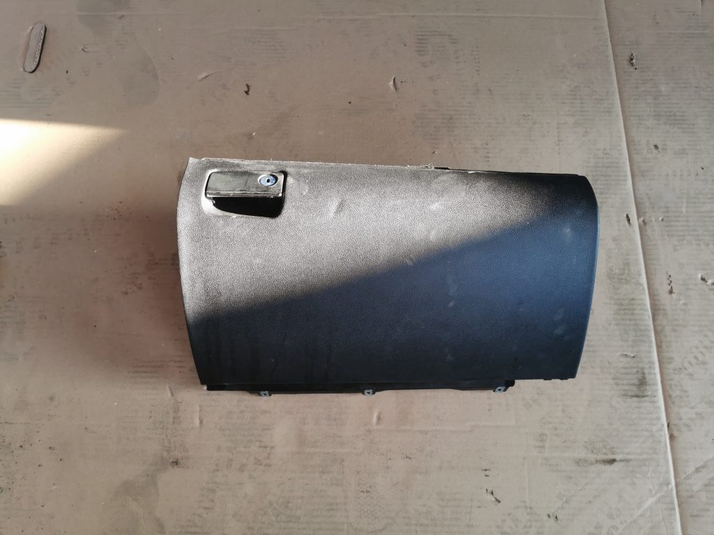 Mantu glabāšanas nodalījums pasažiera pusē priekš MERCEDES BENZ ML320 2005 BLACK 1 Mantu glabāšanas nodalījums pasažiera pusē priekš MERCEDES BENZ ML320 2005 BLACK