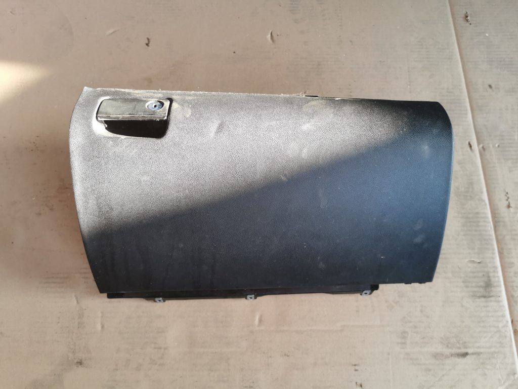 Mantu glabāšanas nodalījums pasažiera pusē priekš MERCEDES BENZ ML320 2005 BLACK 2 Mantu glabāšanas nodalījums pasažiera pusē priekš MERCEDES BENZ ML320 2005 BLACK