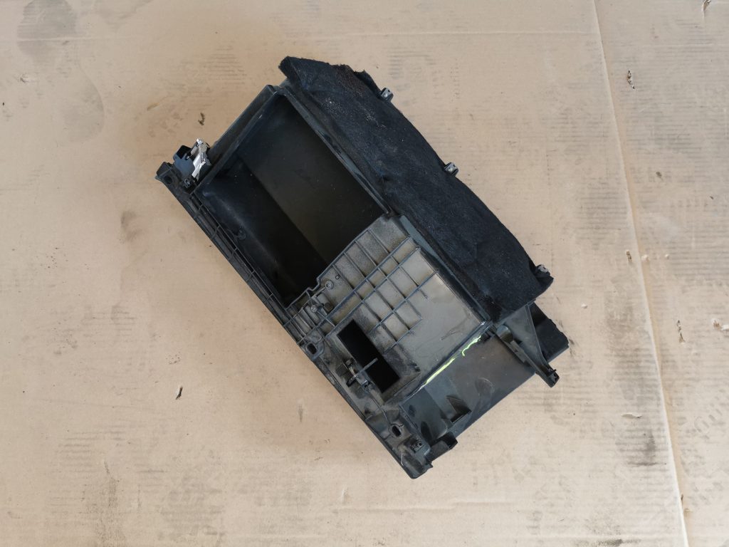 Mantu glabāšanas nodalījums pasažiera pusē priekš MERCEDES BENZ ML320 2005 BLACK 3 Mantu glabāšanas nodalījums pasažiera pusē priekš MERCEDES BENZ ML320 2005 BLACK