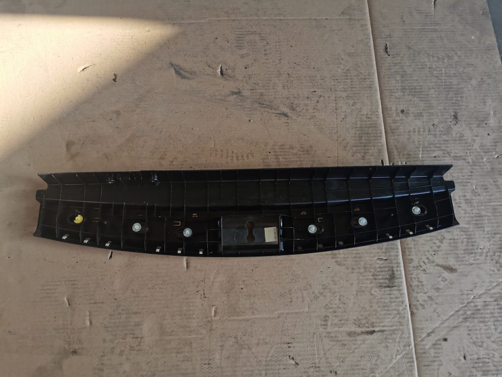 Bagažnieka nodalījuma sliekšņa uzlika priekš MERCEDES BENZ ML320 2005 BLACK