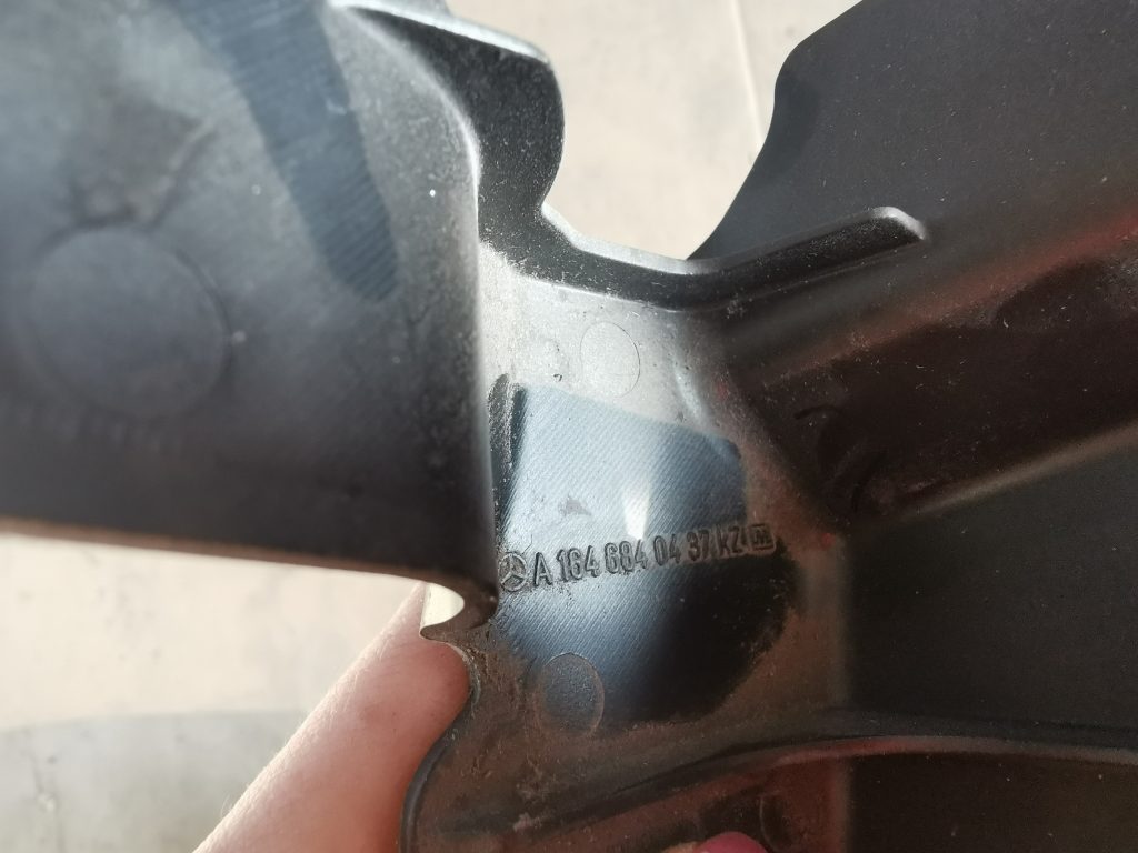 Salona plastmasa priekš MERCEDES BENZ ML320 2005 BLACK