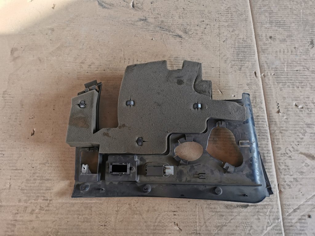 Mērinstrumentu paneļa apakšēja apdare priekš MERCEDES BENZ ML320 2005 BLACK