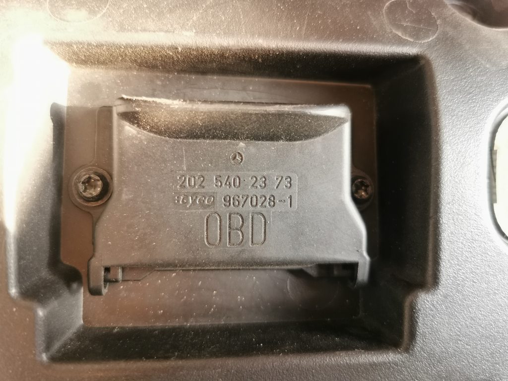 Mērinstrumentu paneļa apakšēja apdare priekš MERCEDES BENZ ML320 2005 BLACK