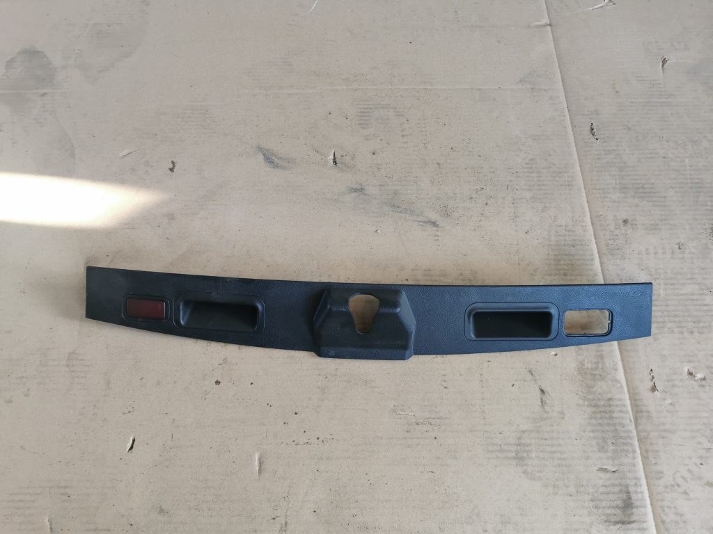 Bagāžnieka vāka apdare priekš MERCEDES BENZ ML320 2005 BLACK 1 Bagāžnieka vāka apdare priekš MERCEDES BENZ ML320 2005 BLACK