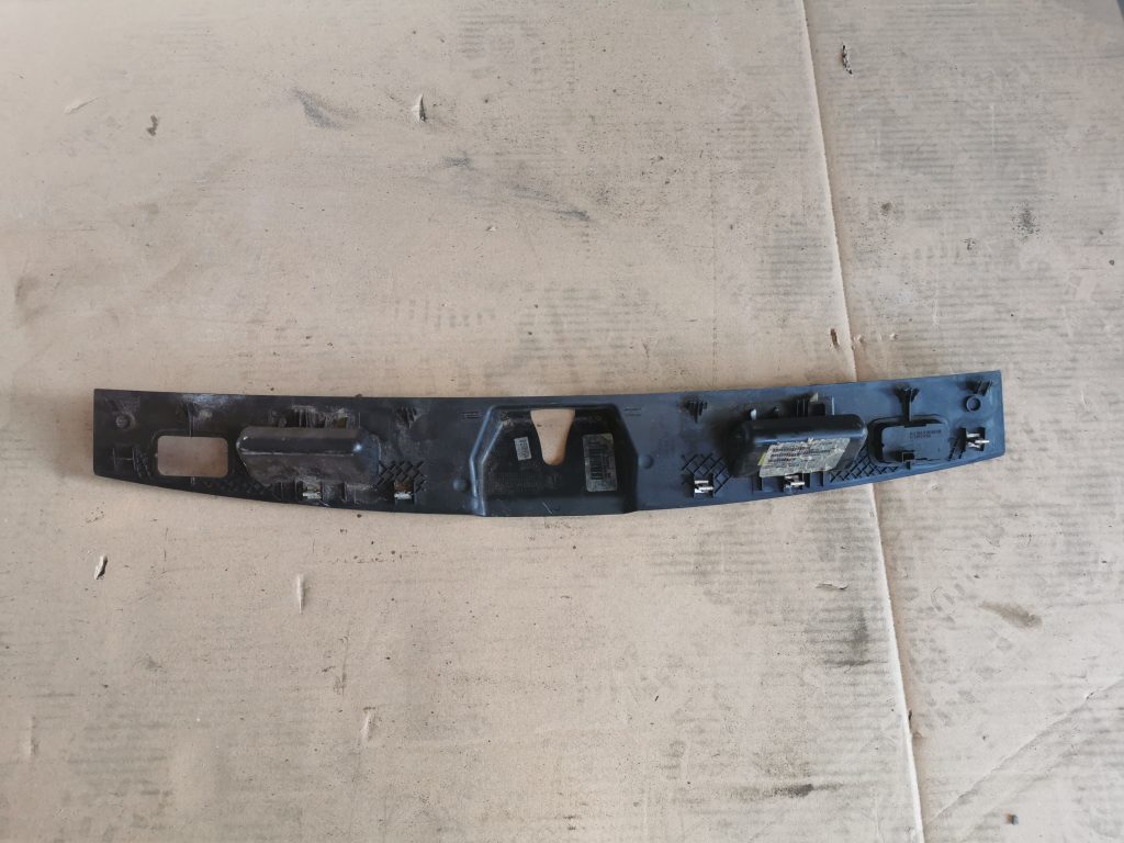 Bagāžnieka vāka apdare priekš MERCEDES BENZ ML320 2005 BLACK 2 Bagāžnieka vāka apdare priekš MERCEDES BENZ ML320 2005 BLACK