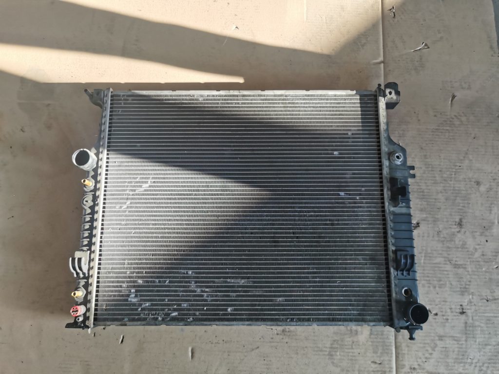 Dzesēšanas radiators priekš MERCEDES BENZ ML320 2005 BLACK 1 Dzesēšanas radiators priekš MERCEDES BENZ ML320 2005 BLACK