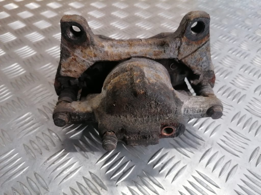 Priekšējais kreisais suports priekš DODGE JOURNEY 2008 2 Priekšējais kreisais suports priekš DODGE JOURNEY 2008