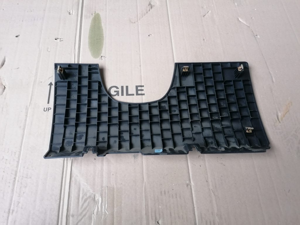 Mērinstrumentu paneļa apdare (zem stūres) priekš DODGE JOURNEY 2008 2 Mērinstrumentu paneļa apdare (zem stūres) priekš DODGE JOURNEY 2008