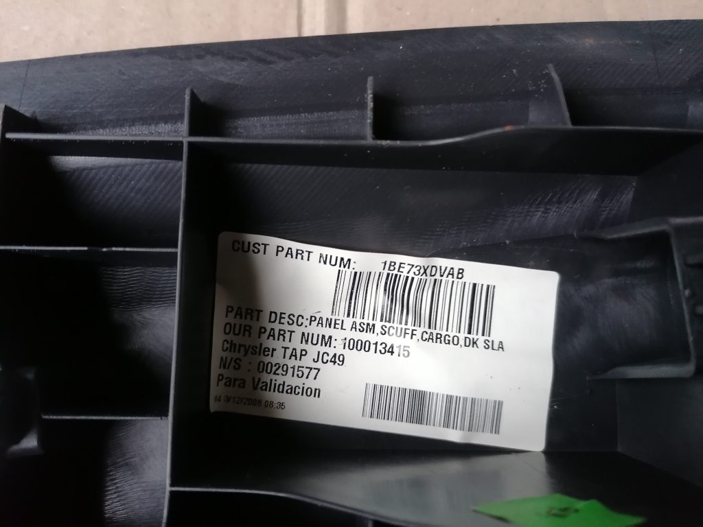 Bagažnieka nodalījuma sliekšņa uzlika priekš DODGE JOURNEY 2008 3 Bagažnieka nodalījuma sliekšņa uzlika priekš DODGE JOURNEY 2008