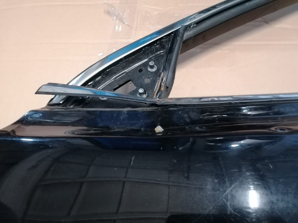 Priekšējās kreisās durvis priekš SUBARU LEGACY 2011