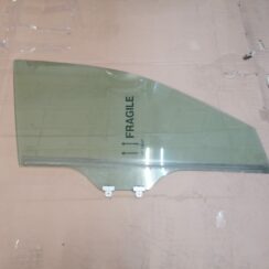 Priekšējo labo durvju stikls priekš SUBARU LEGACY 2011