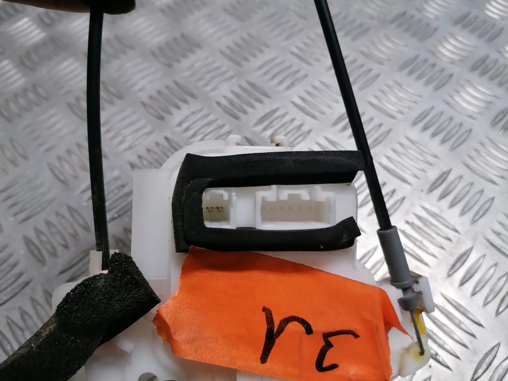 Aizmugurējo kreiso durvju slēdzene priekš SUBARU LEGACY 2011 4 Aizmugurējo kreiso durvju slēdzene priekš SUBARU LEGACY 2011