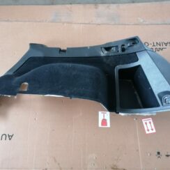 Bagāžnieka nodalījuma sānu apdare priekš SUBARU LEGACY 2011