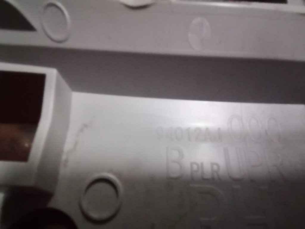 Vidējas salona statnes apdare priekš SUBARU LEGACY 2011