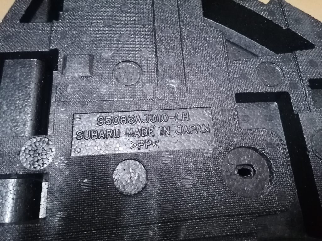 Bagāžnieka grīdas daļa priekš SUBARU LEGACY 2011 3 Bagāžnieka grīdas daļa priekš SUBARU LEGACY 2011