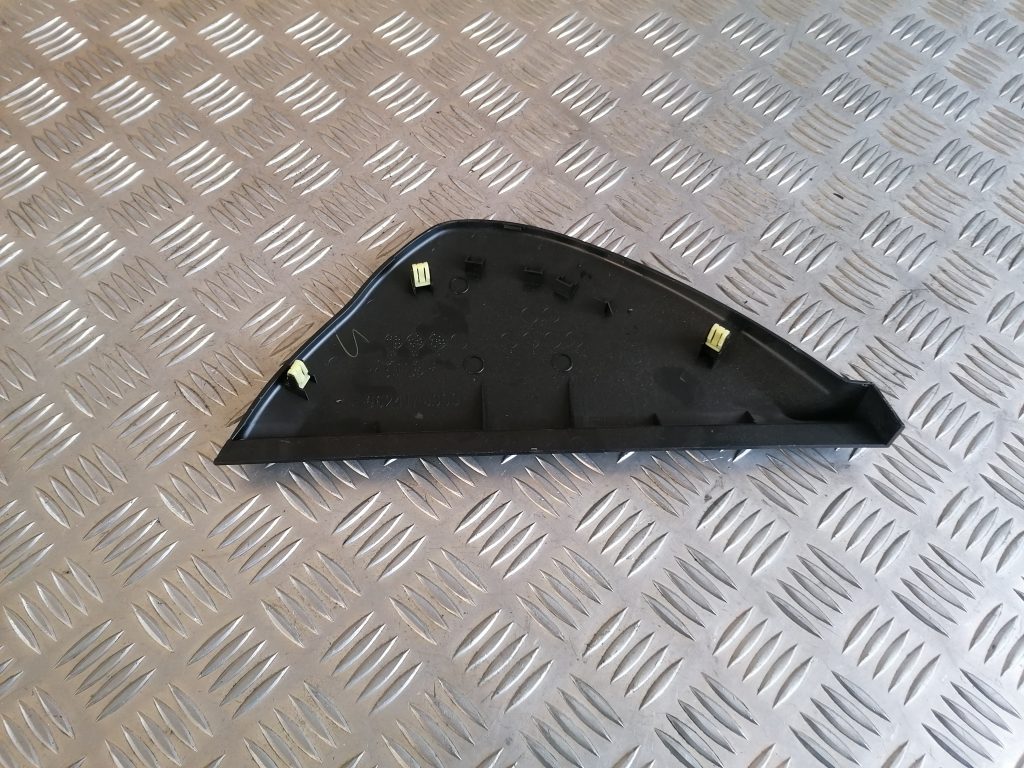 Mērinstrumentu paneļa sānu apdare priekš SUBARU LEGACY 2011 2 Mērinstrumentu paneļa sānu apdare priekš SUBARU LEGACY 2011