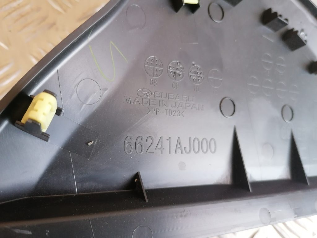 Mērinstrumentu paneļa sānu apdare priekš SUBARU LEGACY 2011 3 Mērinstrumentu paneļa sānu apdare priekš SUBARU LEGACY 2011