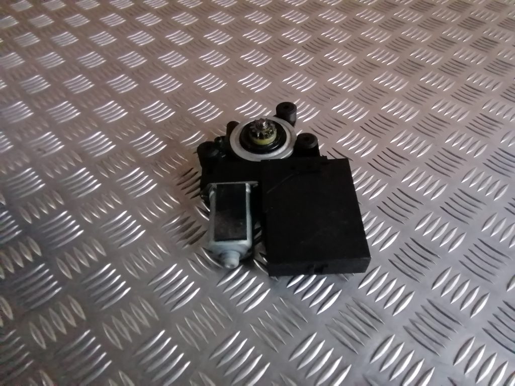 Elektrisko stiklu motors priekš Volvo V50 2004-2007 30773905AA 2 Elektrisko stiklu motors priekš Volvo V50 2004-2007 30773905AA