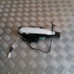 Priekšējāis labais durvju rokturis priekš BMW 1 E87 2009 WHITE