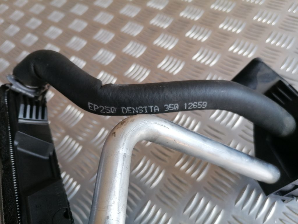 Apsildes sistēmas radiators priekš BMW 1 E87 2009 WHITE