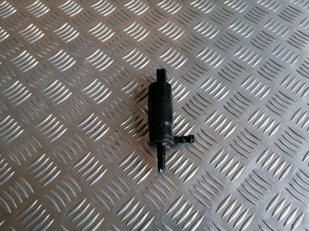 Mazgātāja šķidruma sūknis priekš BMW 1 E87 2009 WHITE