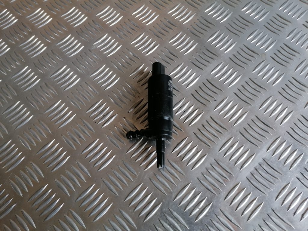 Mazgātāja šķidruma sūknis priekš BMW 1 E87 2009 WHITE