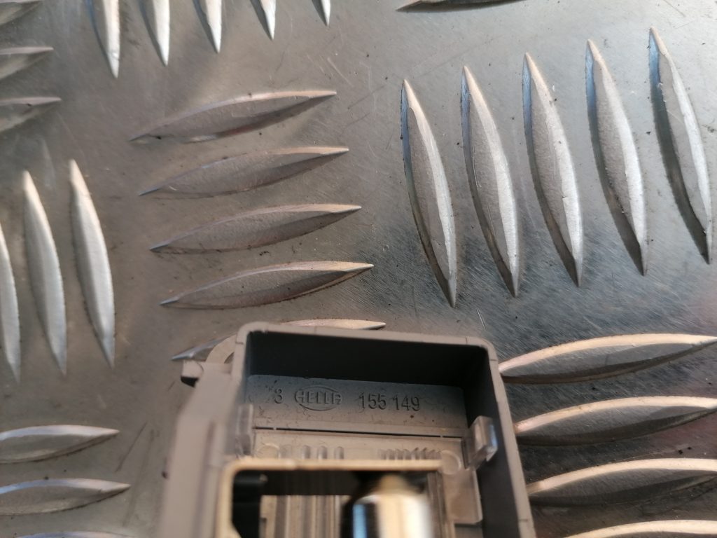 Saules aizsarga apgaismojums priekš BMW 1 E87 2009 WHITE 5 Saules aizsarga apgaismojums priekš BMW 1 E87 2009 WHITE