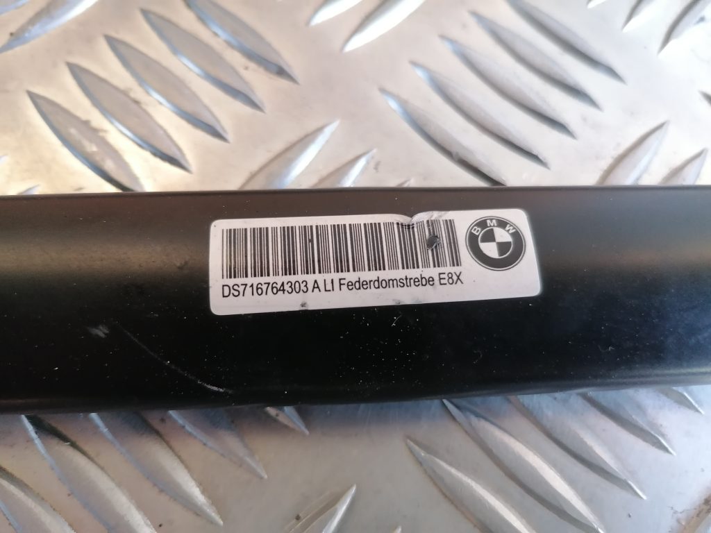 Priekšējo statņu stiprinājums priekš BMW 1 E87 2009 WHITE 4 Priekšējo statņu stiprinājums priekš BMW 1 E87 2009 WHITE