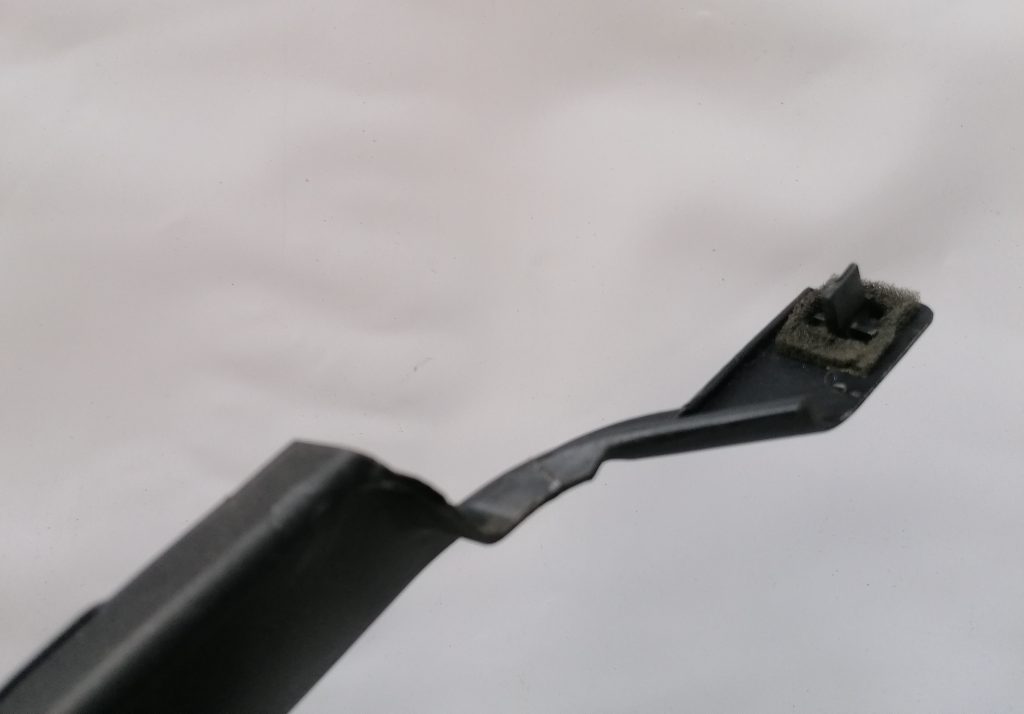 Aizmugurējo kreiso durvju moldings priekš BMW 1 E87 2009 WHITE 3 Aizmugurējo kreiso durvju moldings priekš BMW 1 E87 2009 WHITE