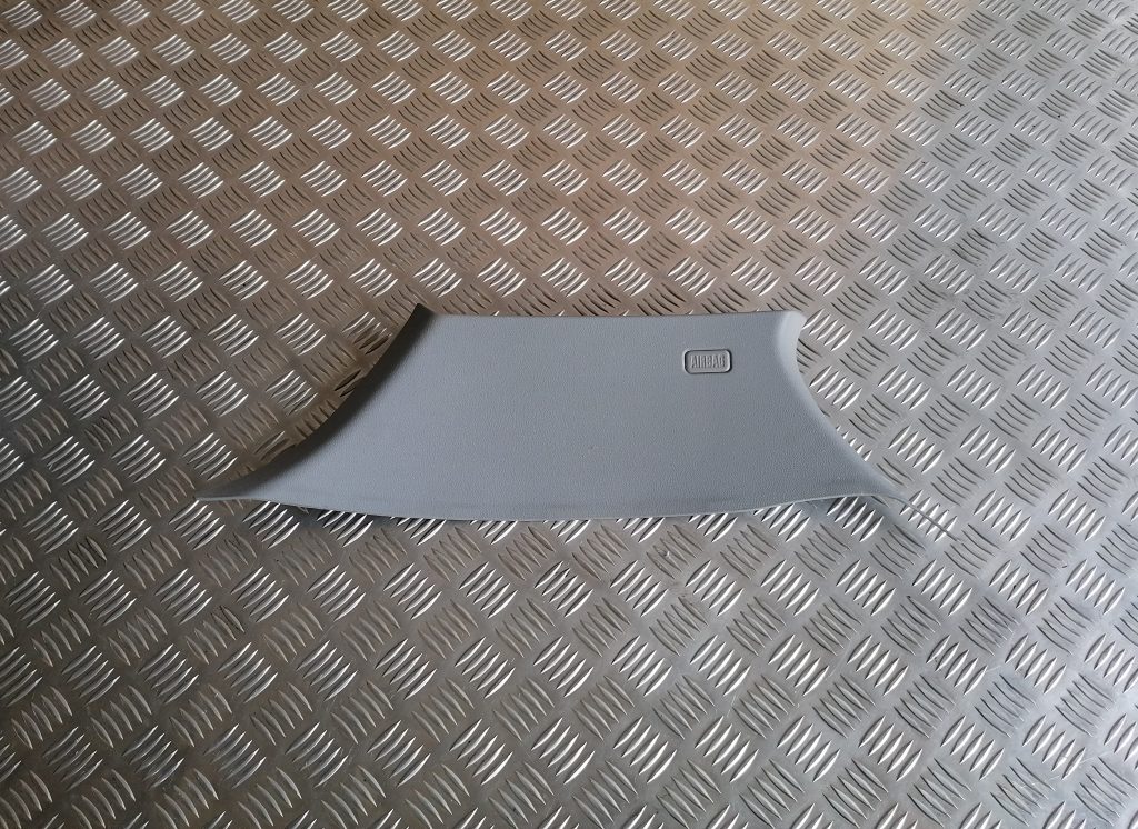 Bagažnieka nodalījuma statnes apdare priekš BMW 1 E87 2009 WHITE 1 Bagažnieka nodalījuma statnes apdare priekš BMW 1 E87 2009 WHITE