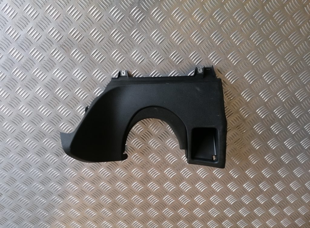 Mantu glabāšanas nodalījums vadītāja pusē priekš BMW 1 E87 2009 WHITE 1 Mantu glabāšanas nodalījums vadītāja pusē priekš BMW 1 E87 2009 WHITE