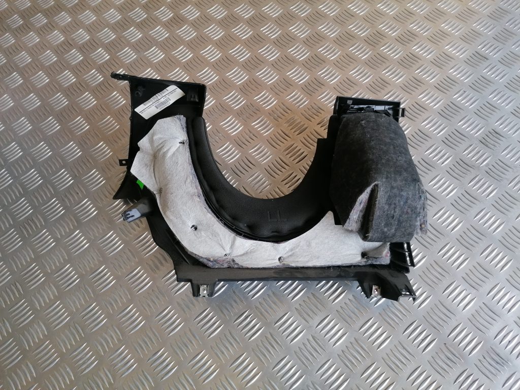 Mantu glabāšanas nodalījums vadītāja pusē priekš BMW 1 E87 2009 WHITE 2 Mantu glabāšanas nodalījums vadītāja pusē priekš BMW 1 E87 2009 WHITE