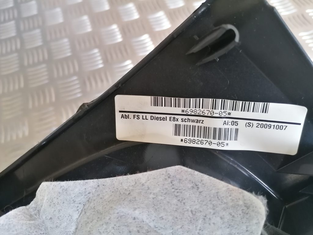 Mantu glabāšanas nodalījums vadītāja pusē priekš BMW 1 E87 2009 WHITE 5 Mantu glabāšanas nodalījums vadītāja pusē priekš BMW 1 E87 2009 WHITE